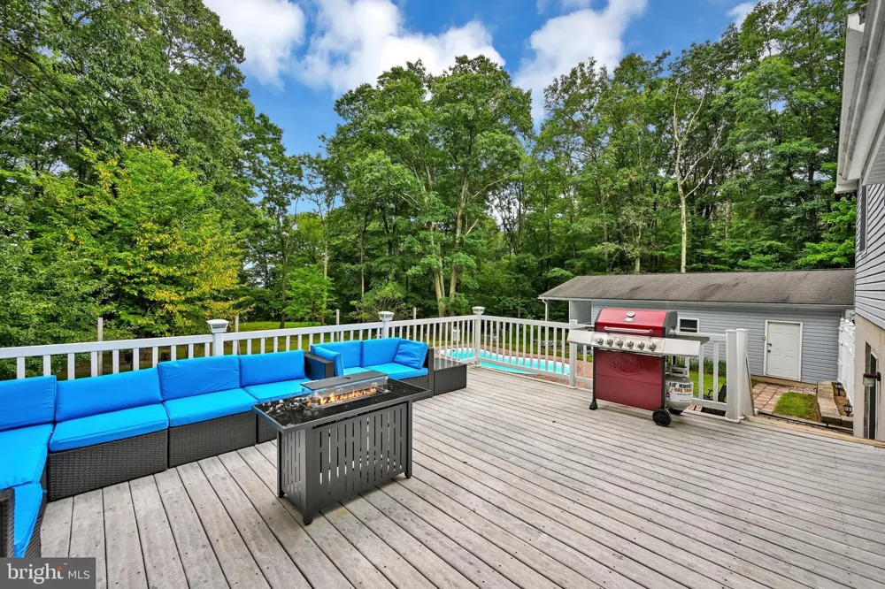 696 PINE HILL ROAD Andreas, PA 18211