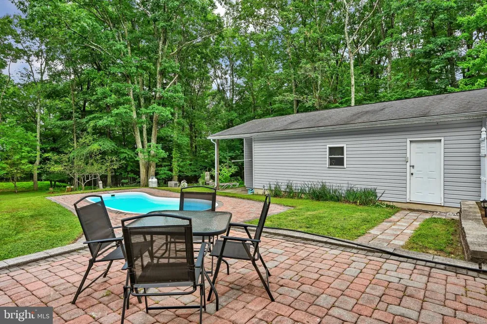 696 PINE HILL ROAD Andreas, PA 18211