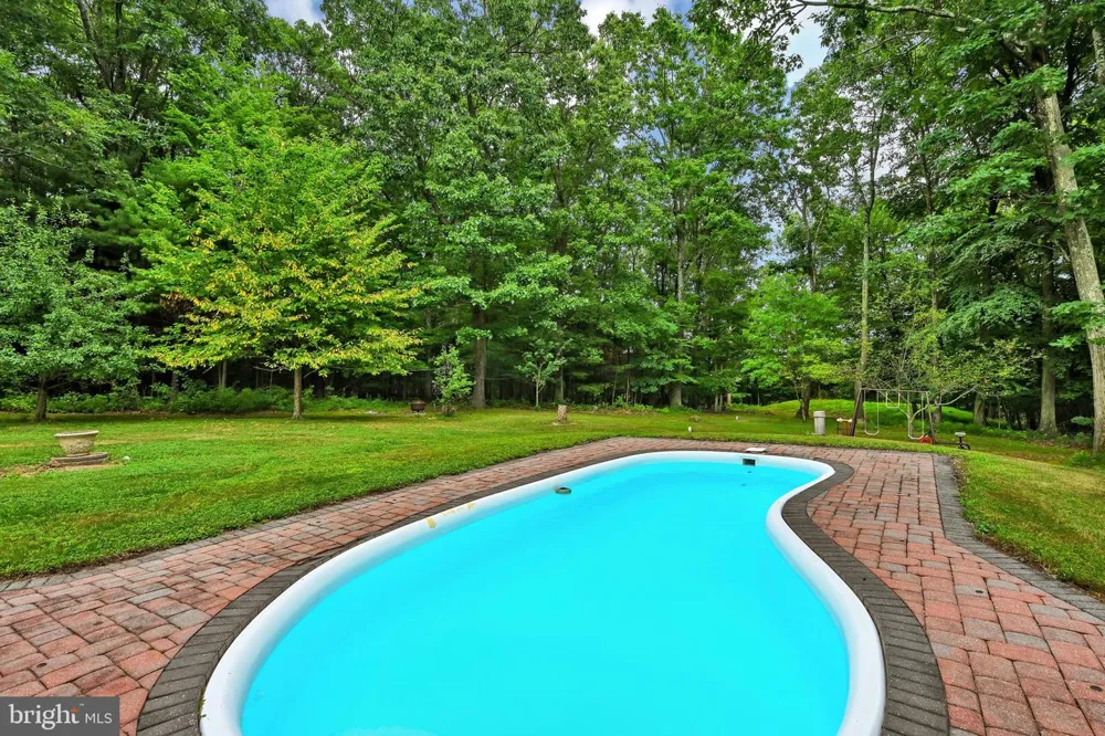 696 PINE HILL ROAD Andreas, PA 18211