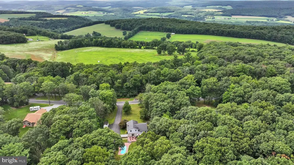 696 PINE HILL ROAD Andreas, PA 18211