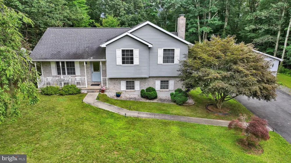 696 PINE HILL ROAD Andreas, PA 18211