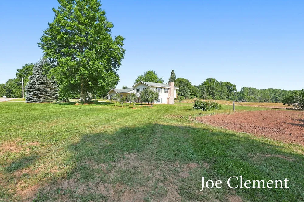 2283 19 Mile Road NW Tyrone Township, MI 49330