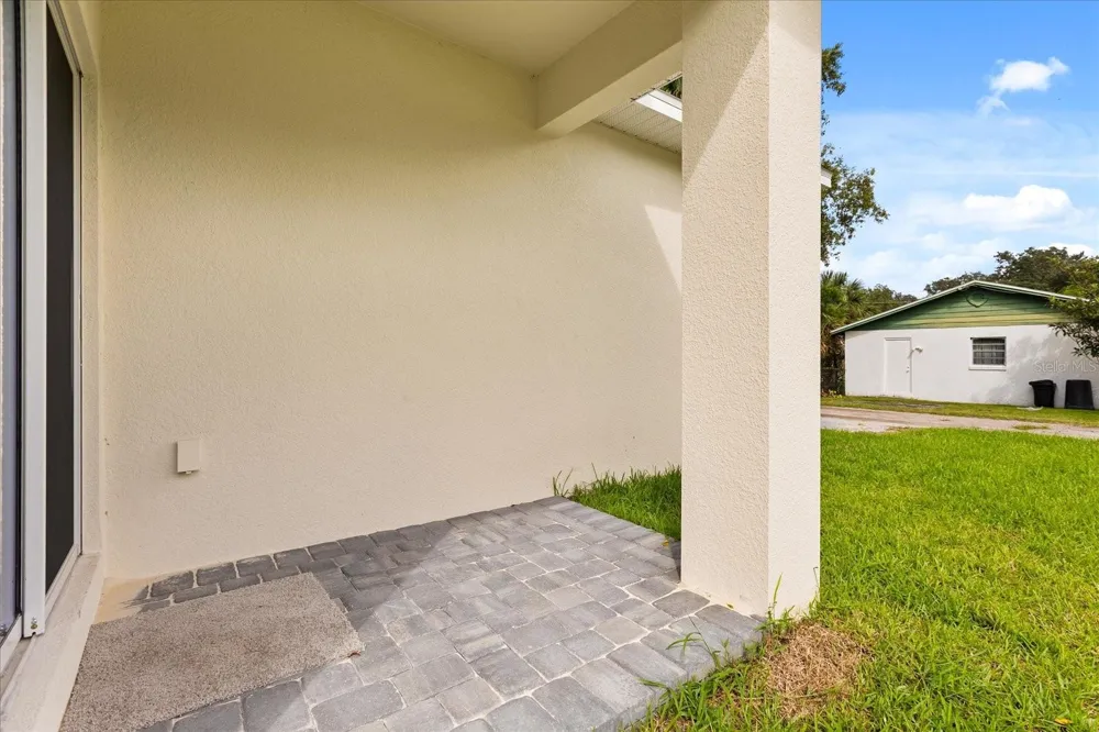 817 S LOCUST AVENUE Sanford, FL 32771