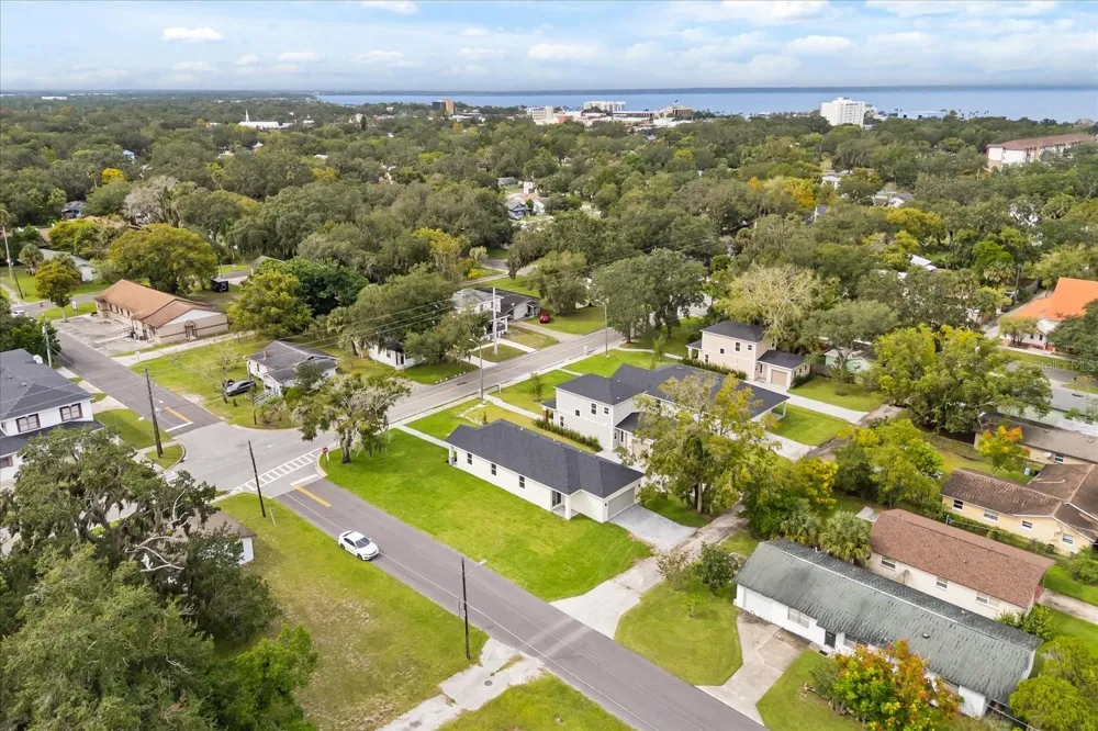 817 S LOCUST AVENUE Sanford, FL 32771