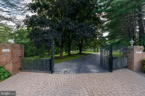 1135 ROMSEY DRIVE