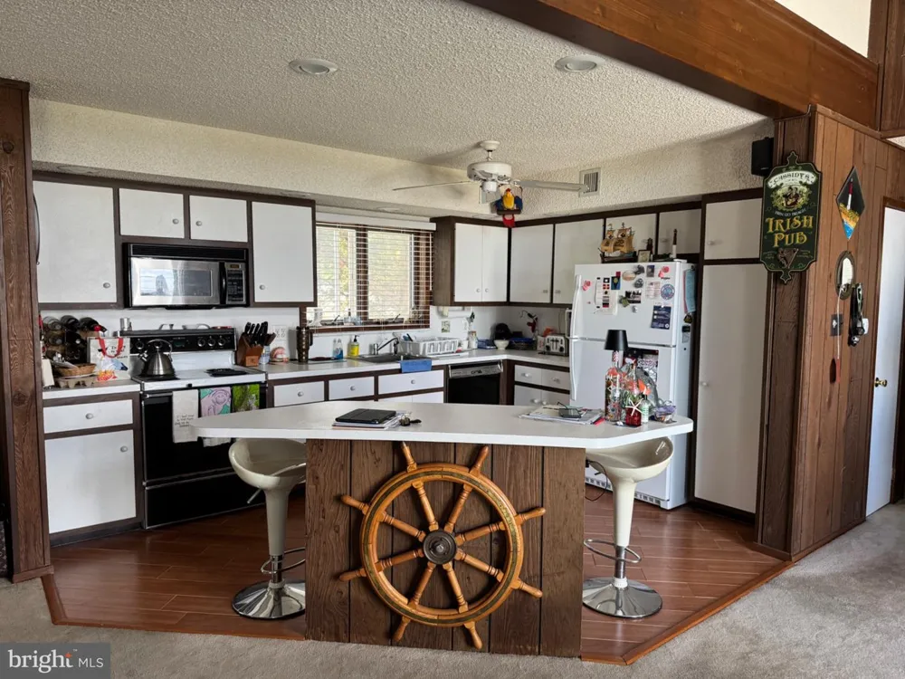 2404 BAYVIEW AVENUE Barnegat Light, NJ 08006