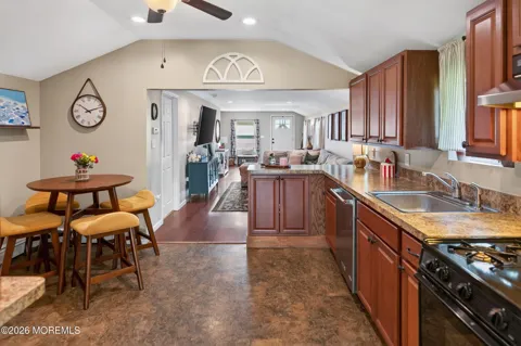 758 Monmouth Parkway