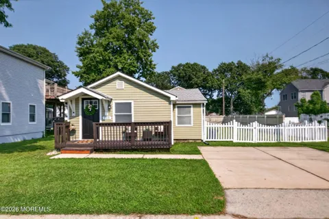 758 Monmouth Parkway