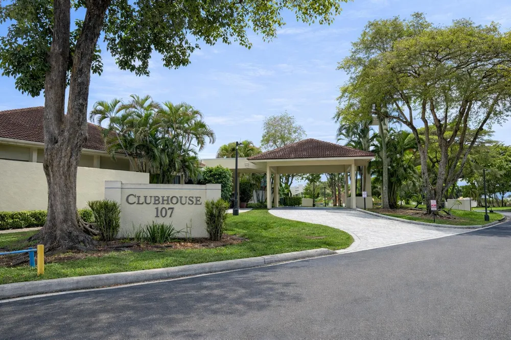 115 Lake Emerald Drive #210 Oakland Park, FL 33309