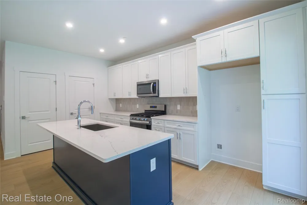 49530 Coldwater Ridge Drive Northville Township, MI 48168