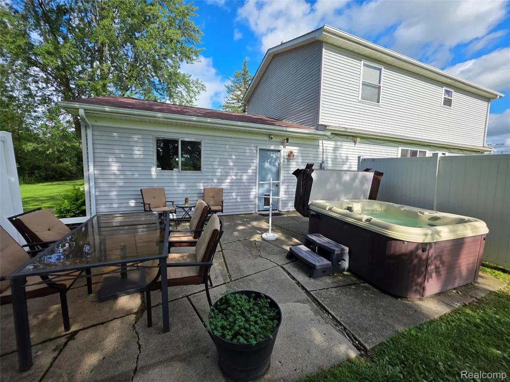 60885 Indian Trail Ray Township, MI 48096