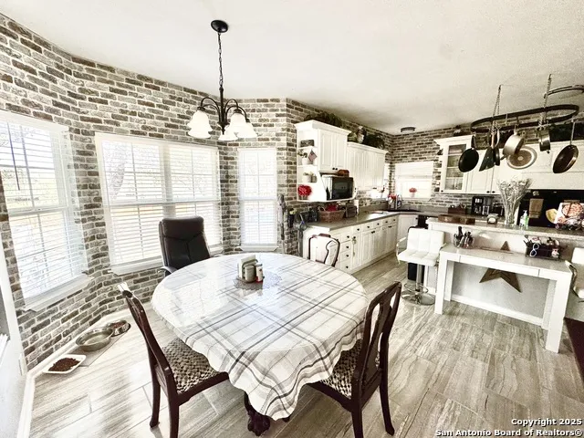 325 Eagle Ridge Floresville, TX 78114