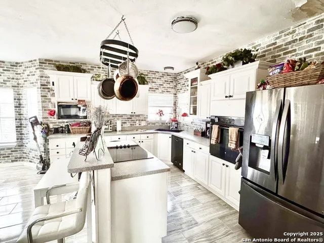 325 Eagle Ridge Floresville, TX 78114