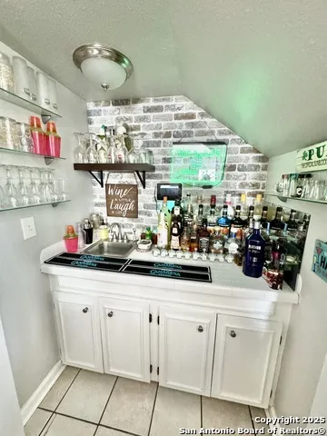 325 Eagle Ridge Floresville, TX 78114