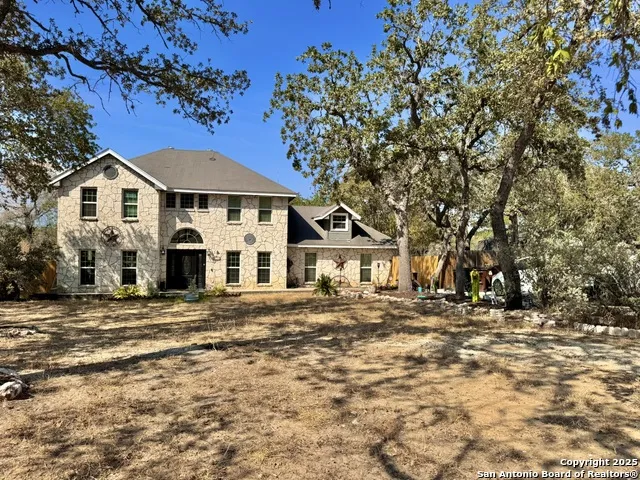 325 Eagle Ridge Floresville, TX 78114