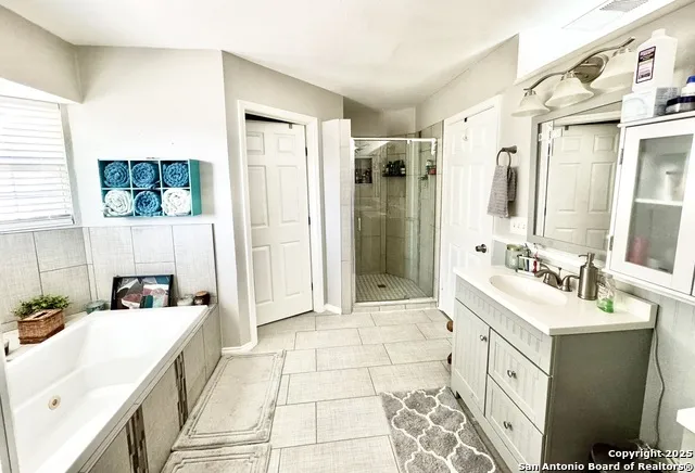 325 Eagle Ridge Floresville, TX 78114