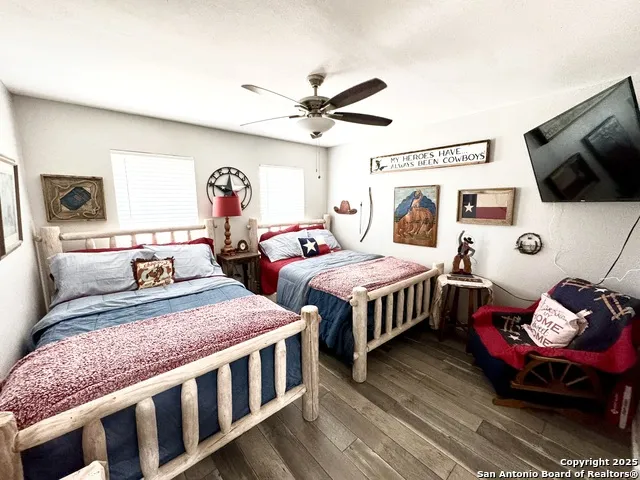 325 Eagle Ridge Floresville, TX 78114