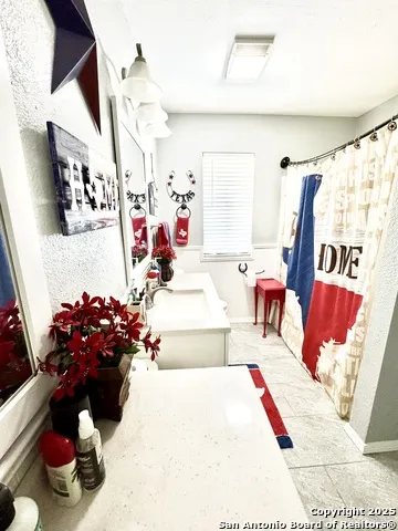 325 Eagle Ridge Floresville, TX 78114