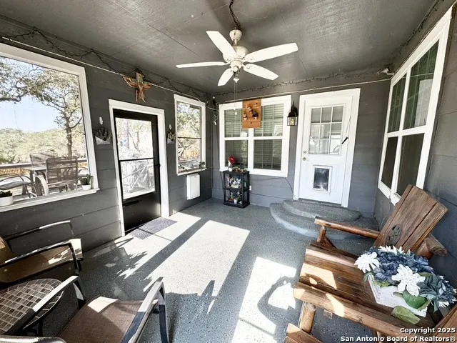 325 Eagle Ridge Floresville, TX 78114
