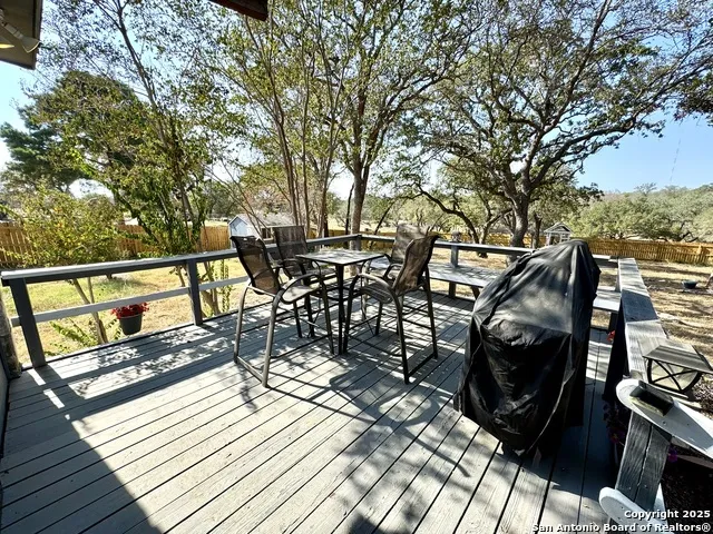 325 Eagle Ridge Floresville, TX 78114