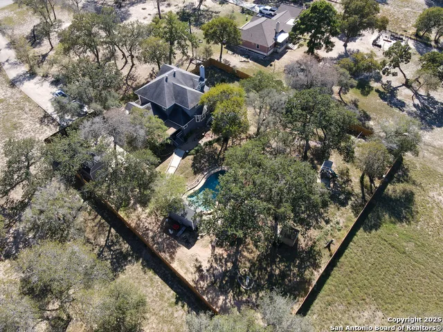 325 Eagle Ridge Floresville, TX 78114