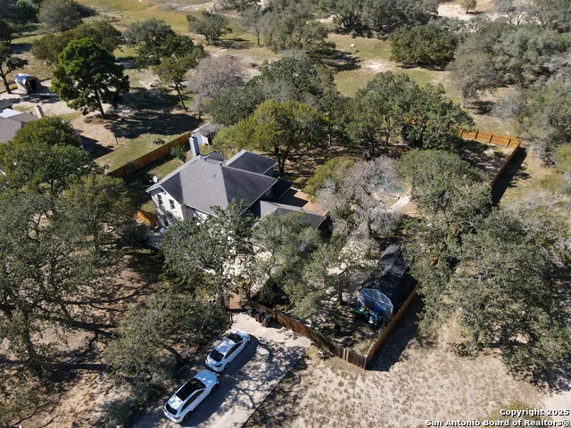 325 Eagle Ridge Floresville, TX 78114