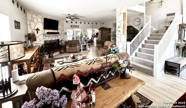 325 Eagle Ridge Floresville, TX 78114