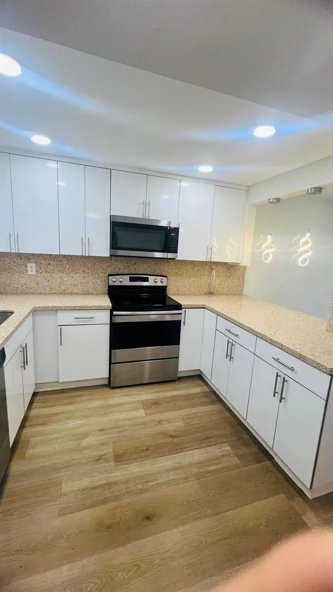 8345 SUNRISE LAKES BOULEVARD #304 Sunrise, FL 33322