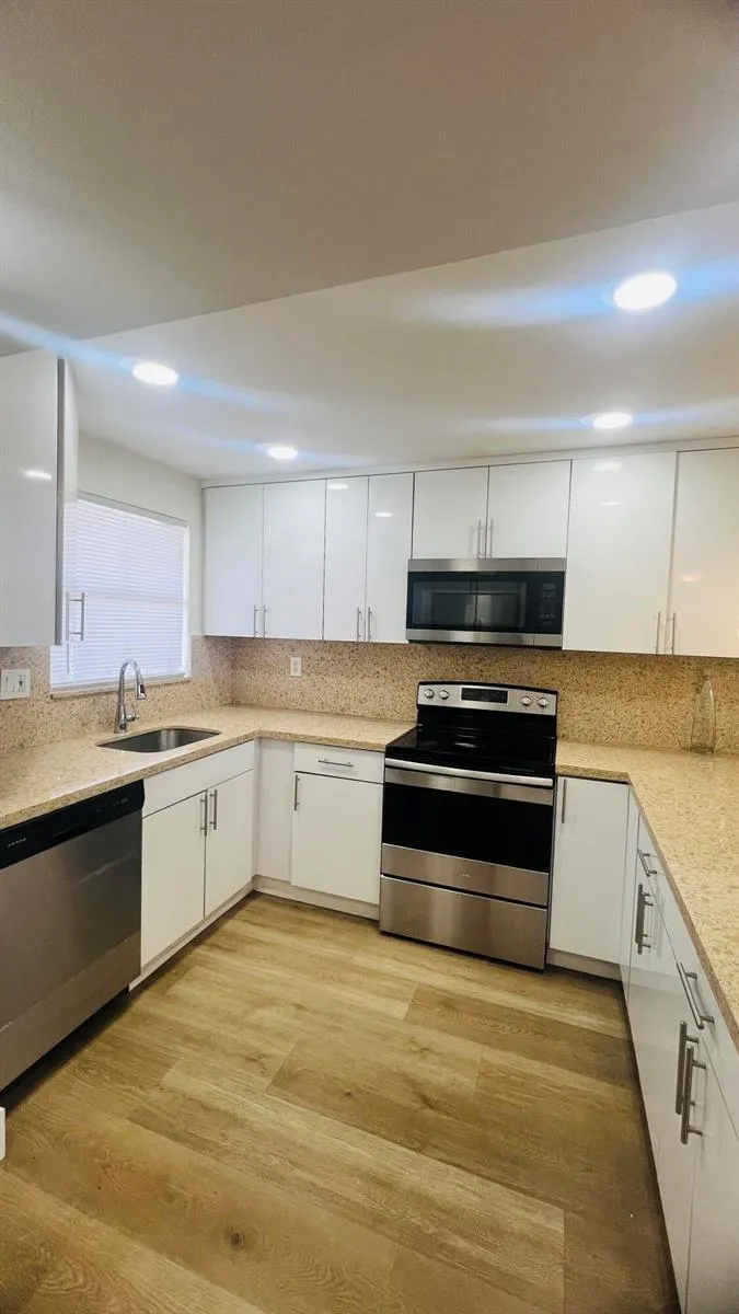 8345 SUNRISE LAKES BOULEVARD #304 Sunrise, FL 33322