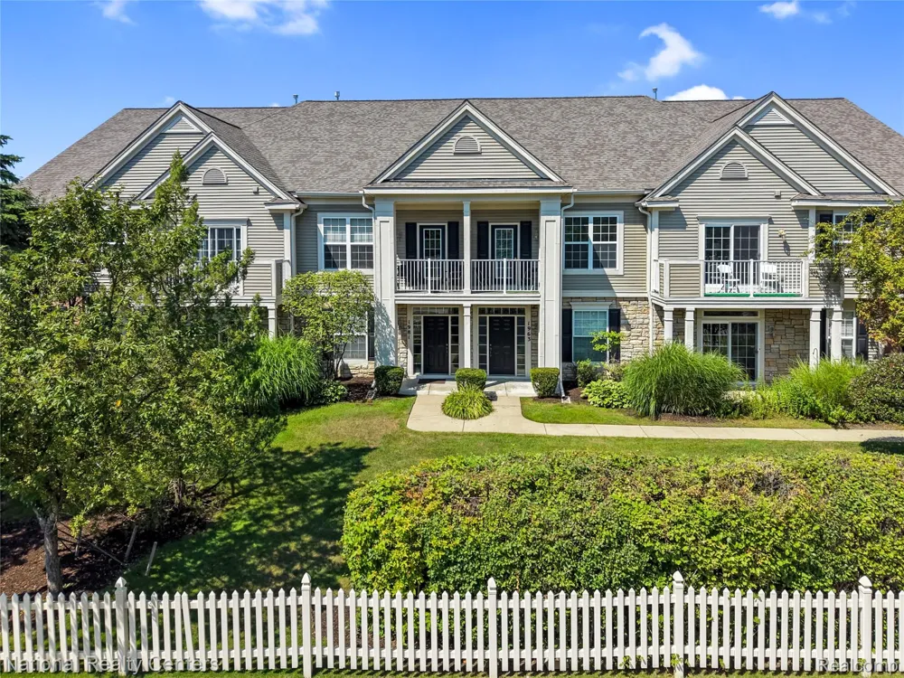 1963 Knollwood Drive Canton Charter Township, MI 48188