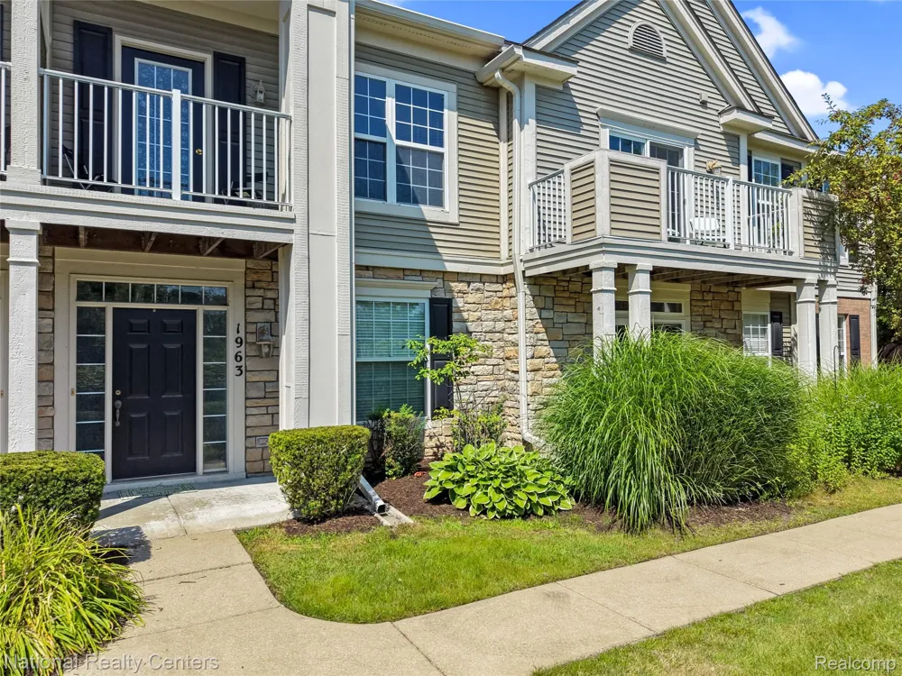 1963 Knollwood Drive Canton Charter Township, MI 48188