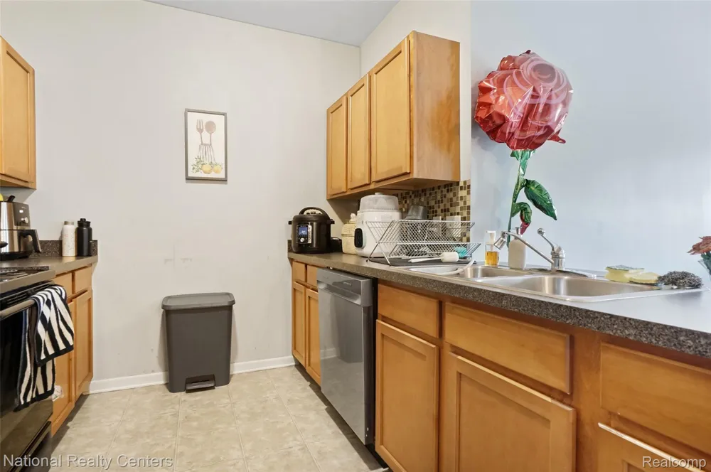 1963 Knollwood Drive Canton Charter Township, MI 48188