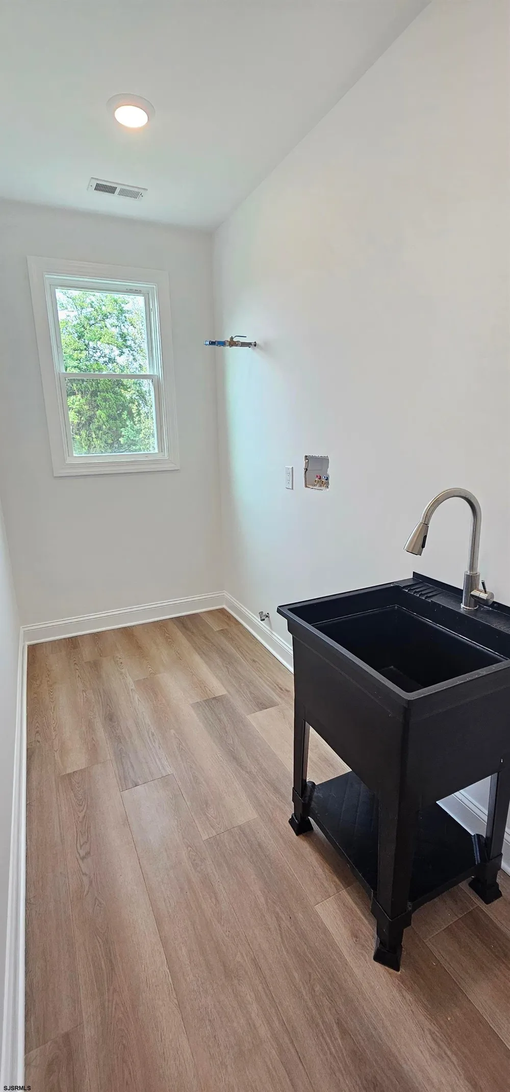 227 E Bayview Ave Pleasantville, NJ 08232