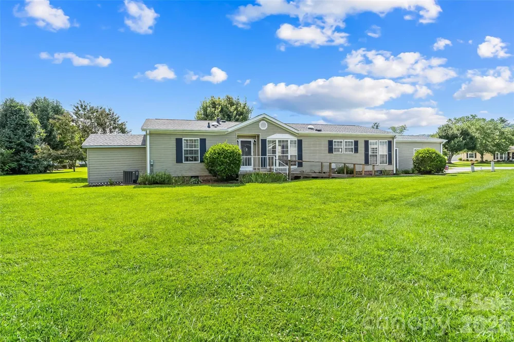 208 Red Birch Court Hendersonville, NC 28739