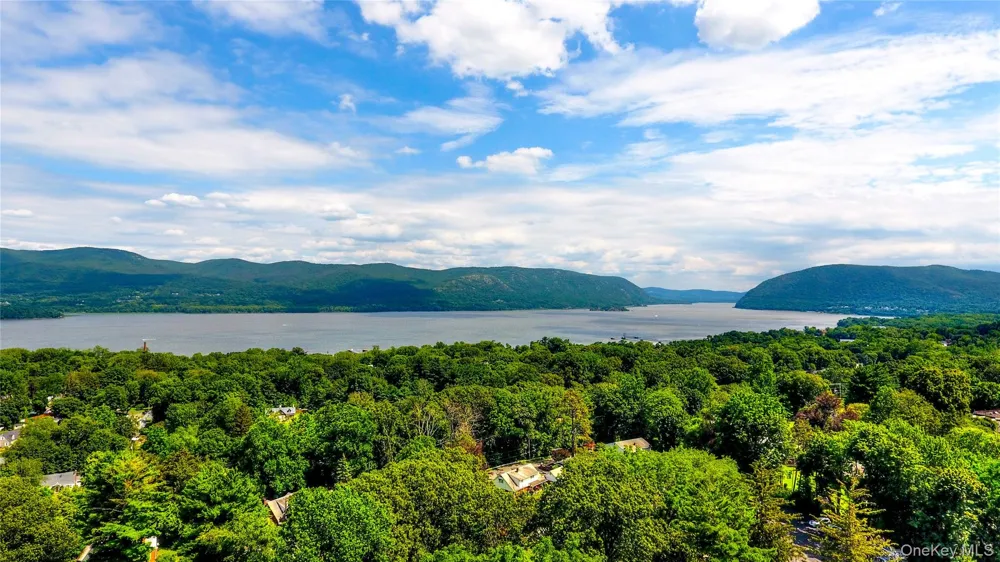 10 Oak Ridge Drive New Windsor, NY 12553