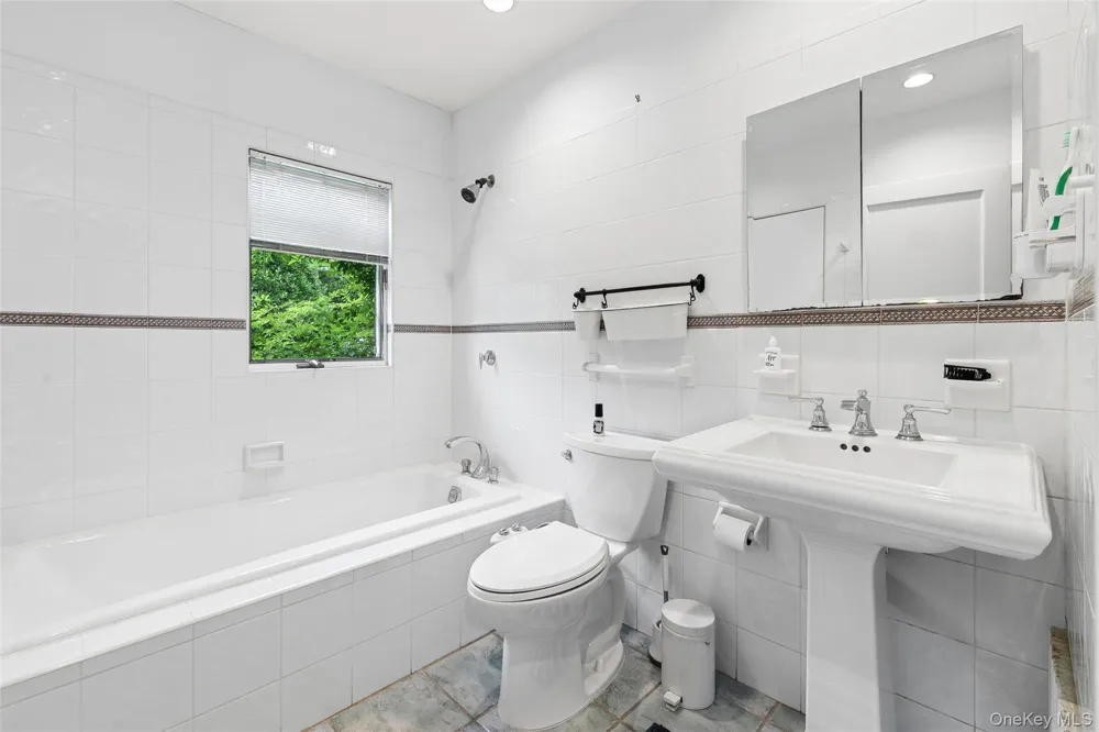 101 Lefferts Road Garden City, NY 11530
