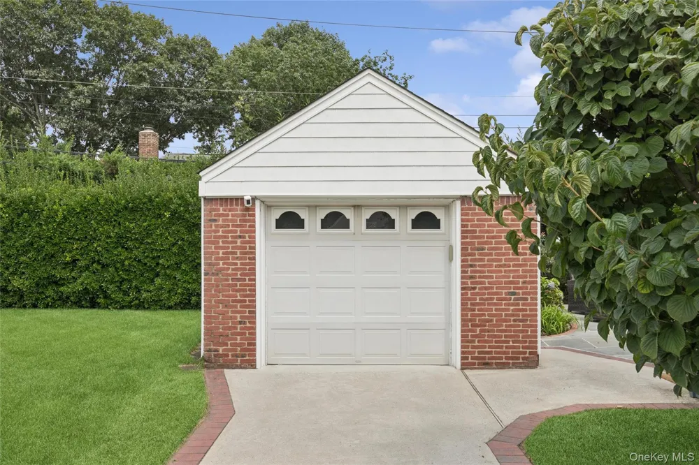 101 Lefferts Road Garden City, NY 11530