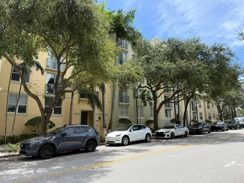 630 S SAPODILLA AVENUE #323