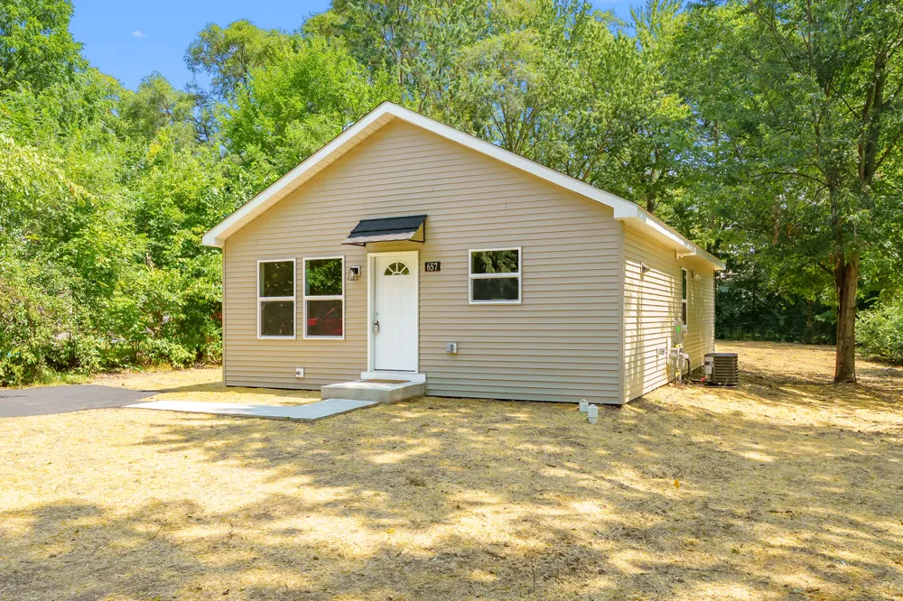 657 Azuba Avenue Comstock Charter Township, MI 49048