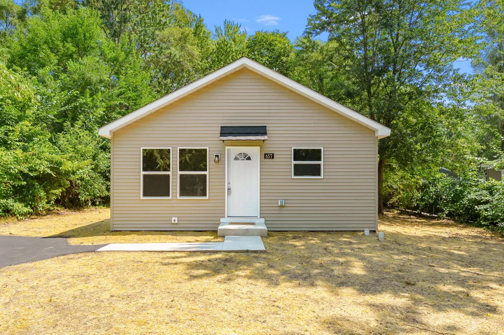 657 Azuba Avenue Comstock Charter Township, MI 49048
