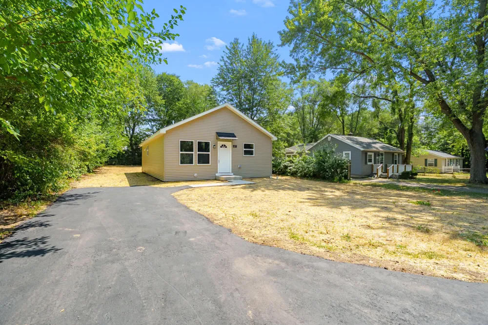657 Azuba Avenue Comstock Charter Township, MI 49048