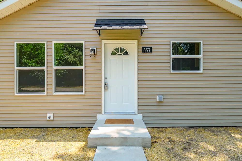 657 Azuba Avenue Comstock Charter Township, MI 49048