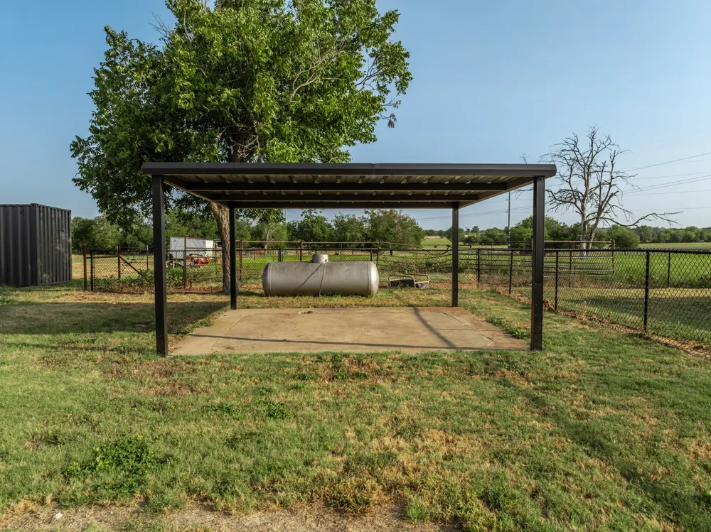 1122 W White Oak Road West, TX 76691