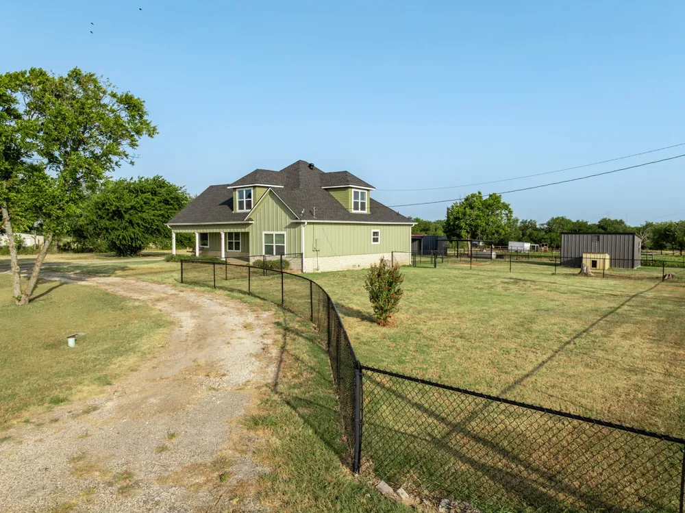 1122 W White Oak Road West, TX 76691