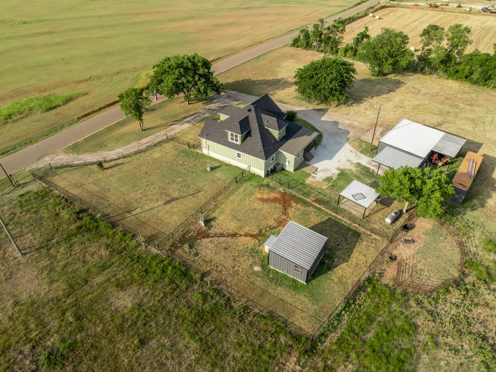 1122 W White Oak Road West, TX 76691