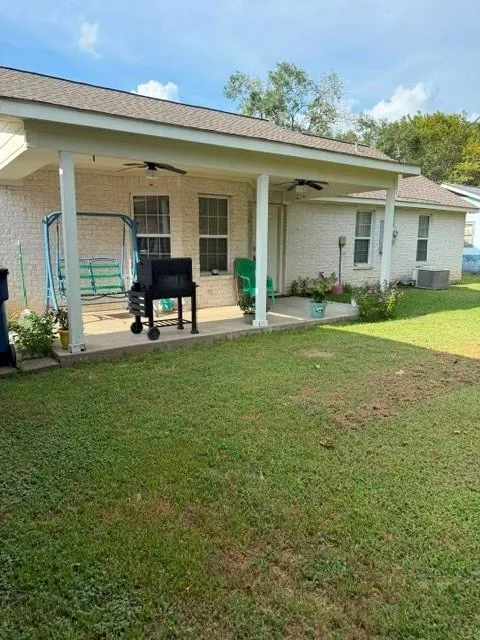1025 Zach Road Hempstead, TX 77445