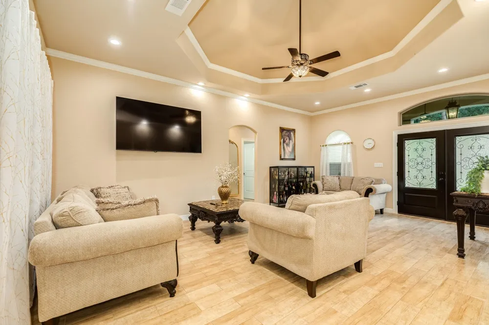 309 Hickman Ln Angleton, TX 77515