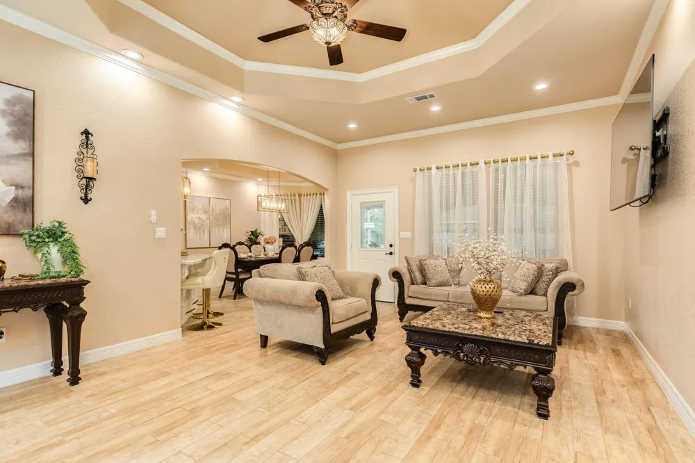 309 Hickman Ln Angleton, TX 77515