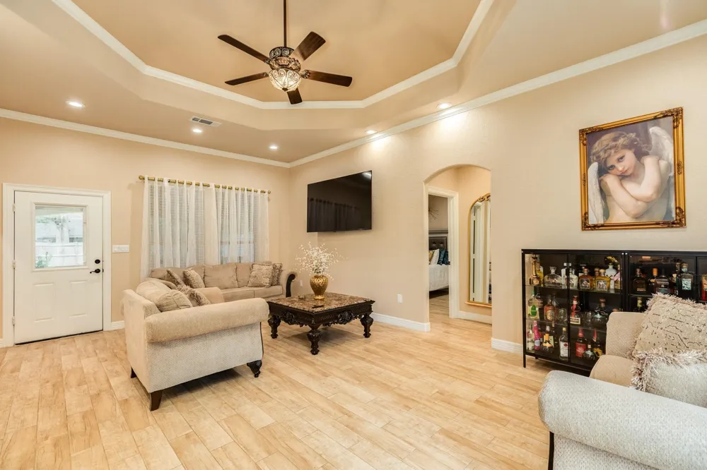 309 Hickman Ln Angleton, TX 77515
