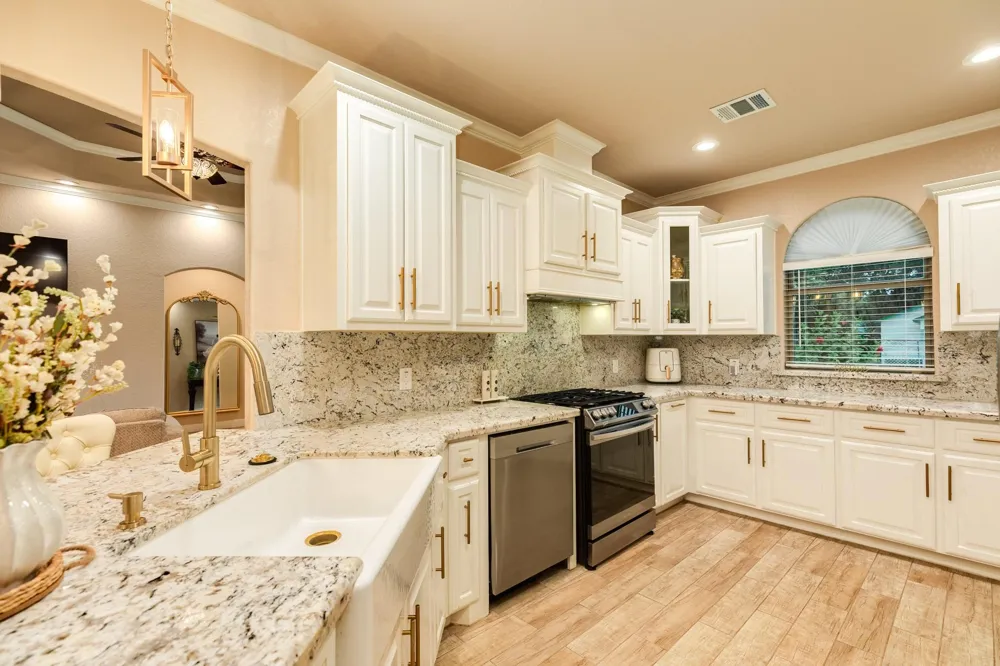 309 Hickman Ln Angleton, TX 77515